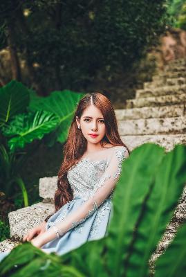 女人张开腿让男人添