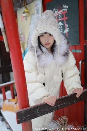 公交车上双乳被老汉揉搓玩