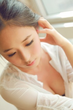 农村老女人PK视频的背景故事