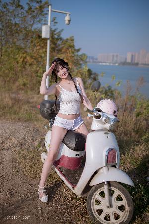 强摸秘书人妻大乳BD