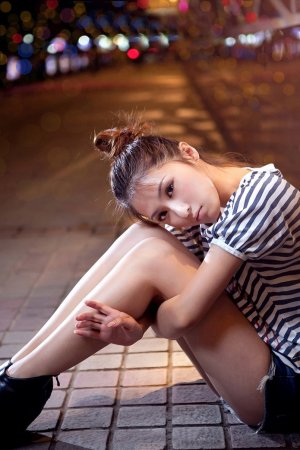 女人张开腿让男人添