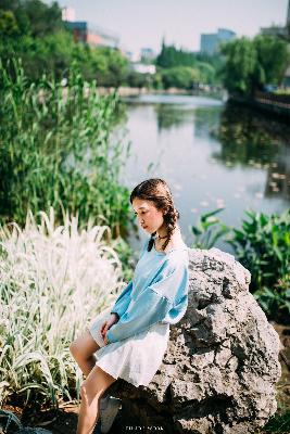 女人脱了裤衩让男人捅