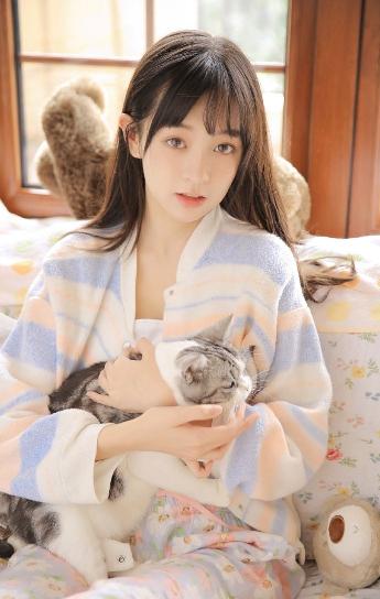 为啥女的舒服了要摸自己的胸