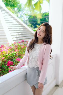 为啥女的舒服了要摸自己的胸