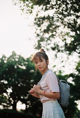 女人荫蒂被添全过程频