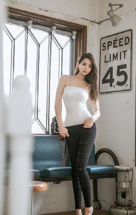 人妻被按摩师玩弄到潮喷