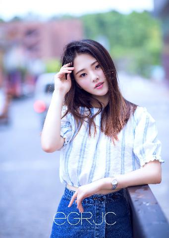 农村老女人PK视频的背景故事