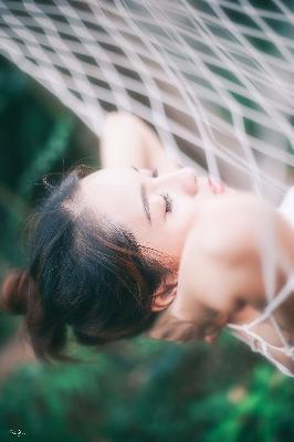 四个闺蜜用黄瓜把我弄高潮了