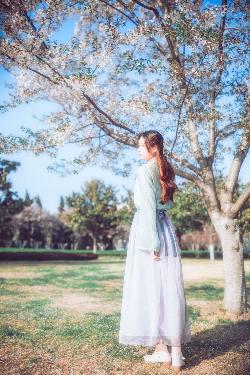 农村老女人PK视频的背景故事